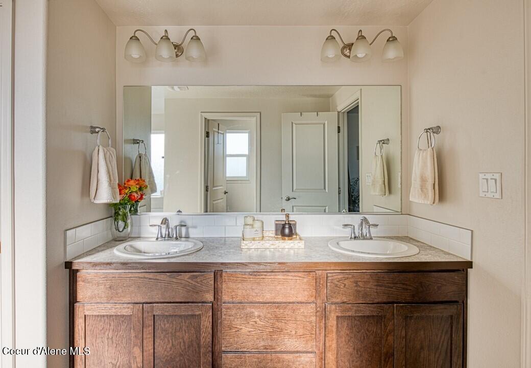 12503 North Farley Way Rathdrum, ID 83858 - Photo 23 of 50 Primary Bathroom