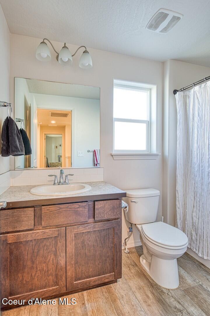 12503 North Farley Way Rathdrum, ID 83858 - Photo 33 of 50 Second Level Guest Bathroom