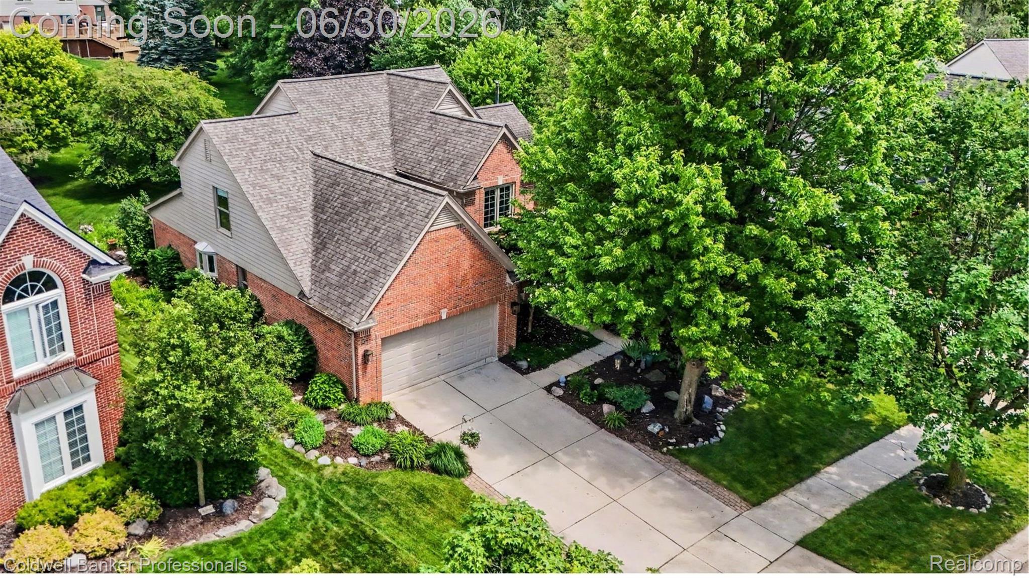 1085 Bloomview Circle Rochester, MI 48307 - Photo 6 of 67 Brick and siding exterior with a multi-gabled roofline