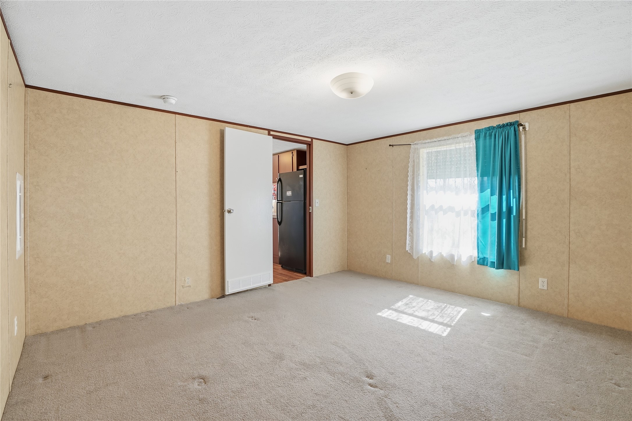 801 Genoa Red Bluff Road Pasadena, TX 77504 - Photo 19 of 29 a view of empty room with window