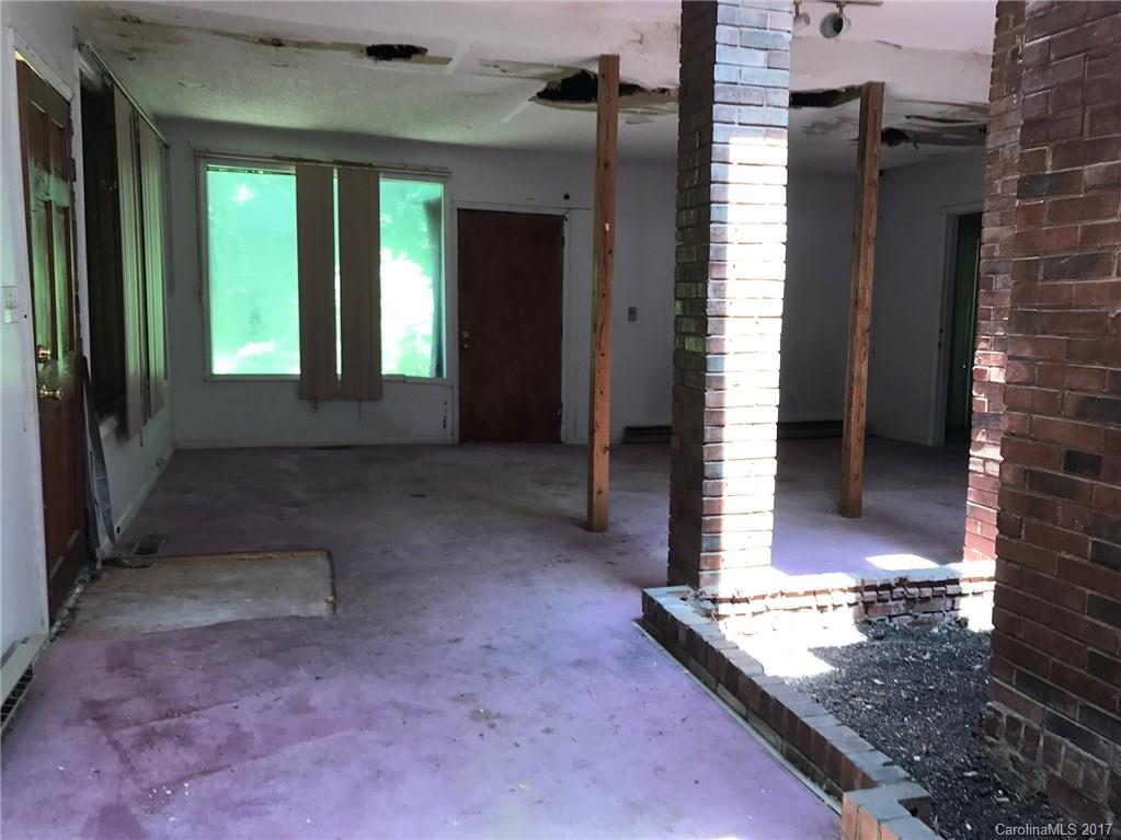 6221 Old Coach Road Charlotte, NC 28215 - Photo 5 of 9