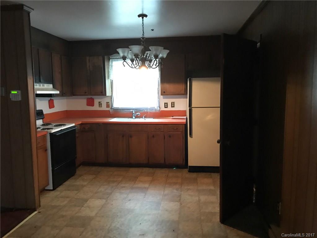 6221 Old Coach Road Charlotte, NC 28215 - Photo 6 of 9 a kitchen with stainless steel appliances granite countertop a sink a stove a refrigerator and a oven