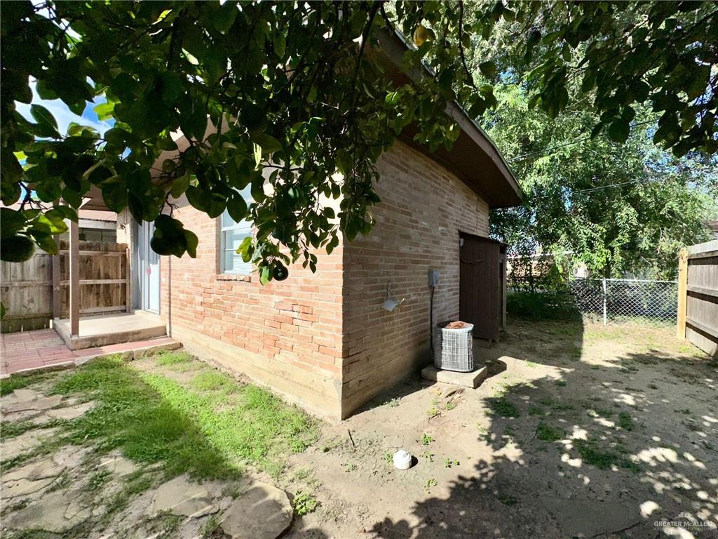 806 Walnut Avenue McAllen, TX 78501 - Photo 15 of 20 Cottage studio back alley access