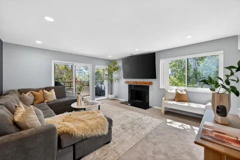 $650,000 | 22103 Vista Del Plaza Lane, Unit 22, Hayward, CA 94541