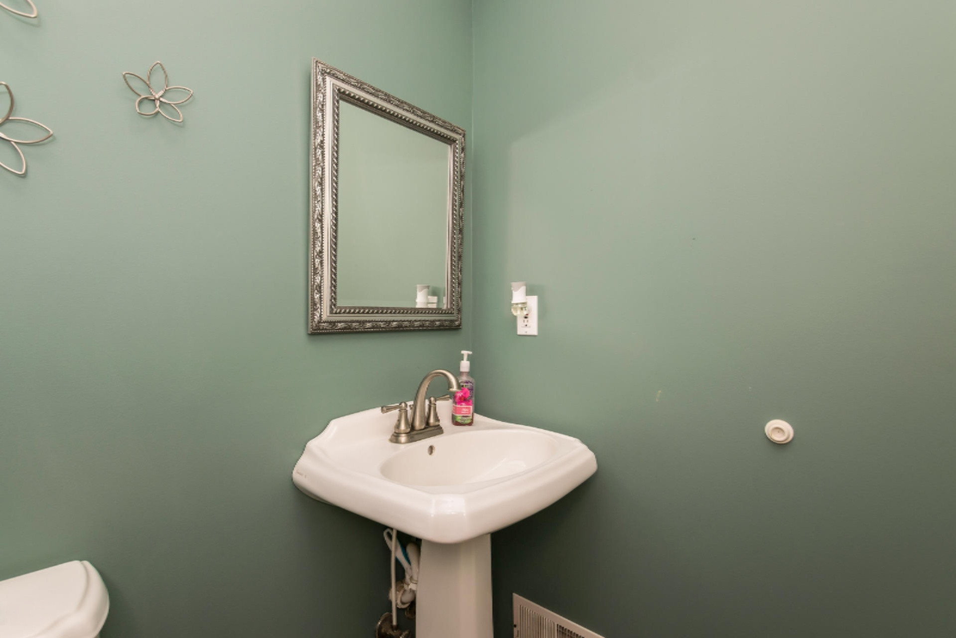 4950 Zahm Road Belding, MI 48809 - Photo 22 of 62 026-Powder_Room-4006089-medium