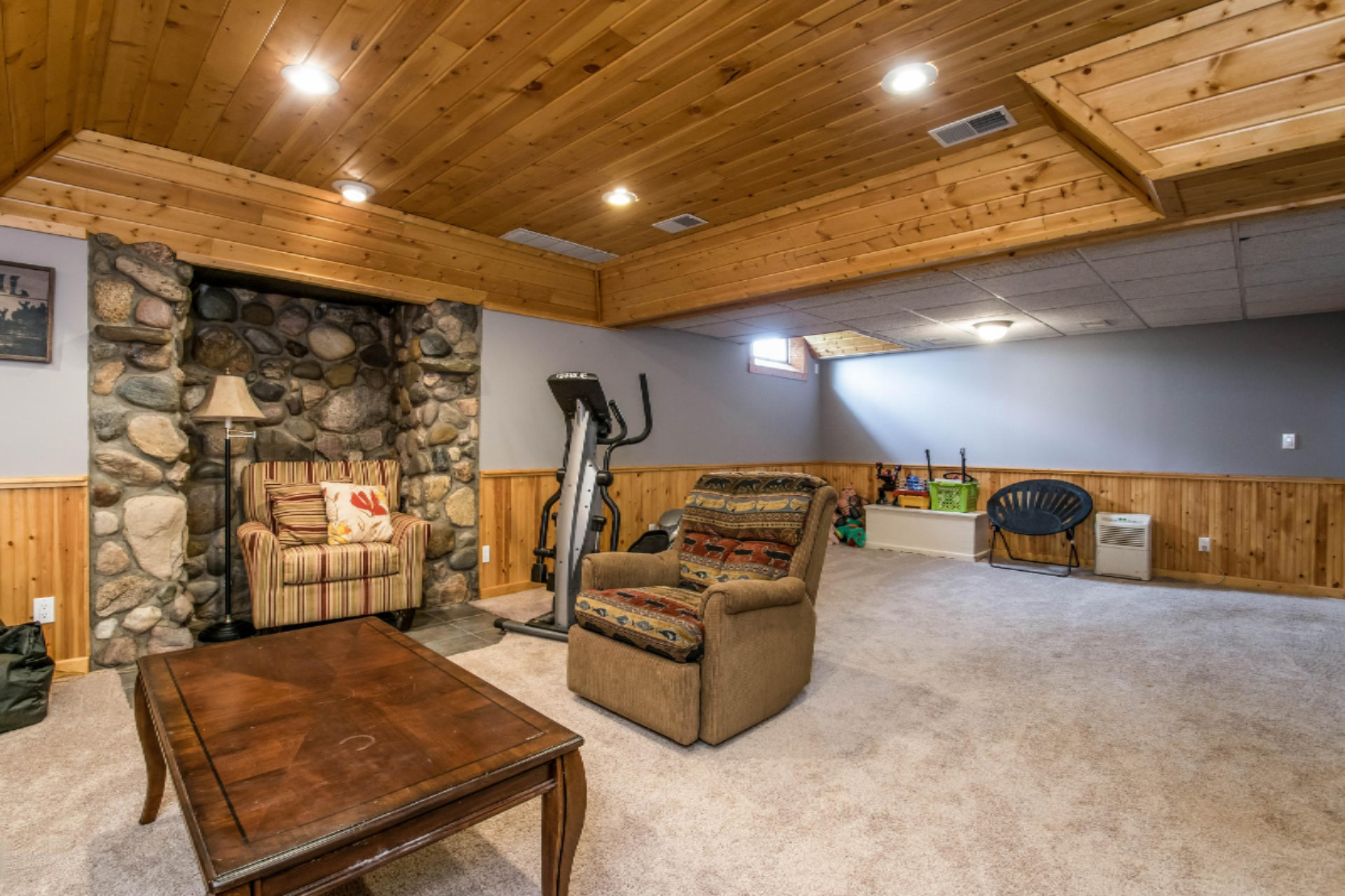 4950 Zahm Road Belding, MI 48809 - Photo 38 of 62 041-Family_Room-4006117-medium