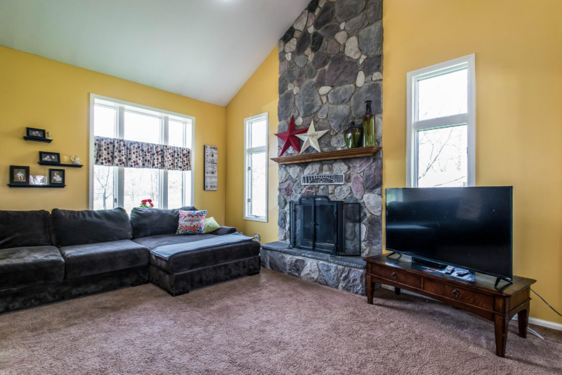 4950 Zahm Road Belding, MI 48809 - Photo 9 of 62 009-Living_Room-4006108-medium