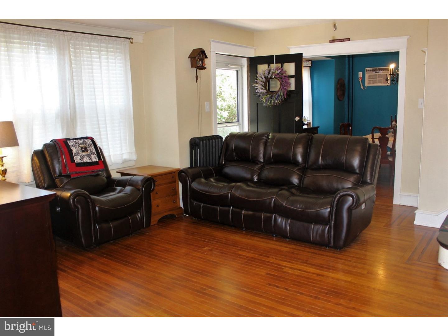 7730 Verree Road Philadelphia, PA 19111 - Photo 4 of 24 Living Room