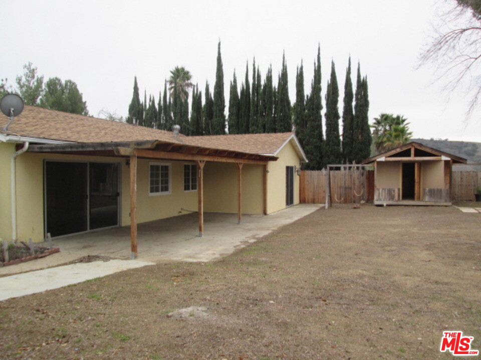 26213 Adamor Road Calabasas, CA 91302 - Photo 3 of 11
