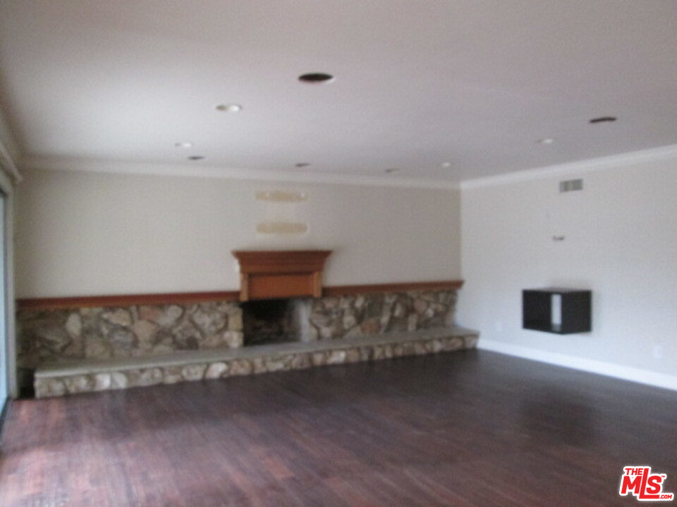 26213 Adamor Road Calabasas, CA 91302 - Photo 5 of 11