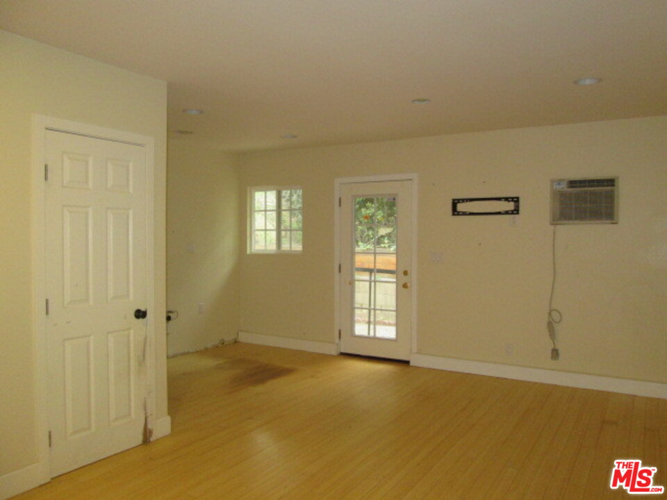 26213 Adamor Road Calabasas, CA 91302 - Photo 8 of 11