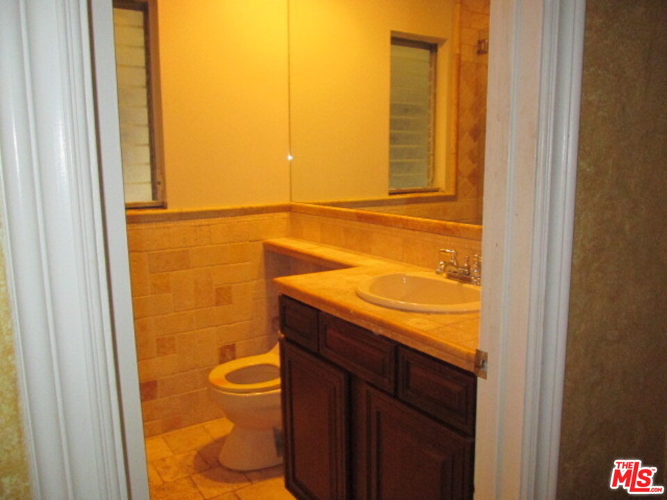 26213 Adamor Road Calabasas, CA 91302 - Photo 9 of 11