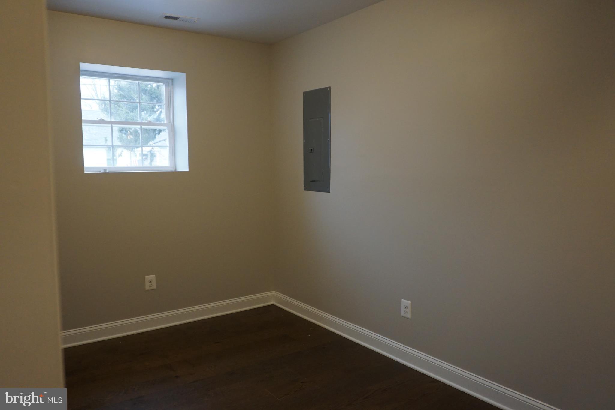 3611 Florida Road Baltimore, MD 21244 - Photo 15 of 30 an empty room with a window