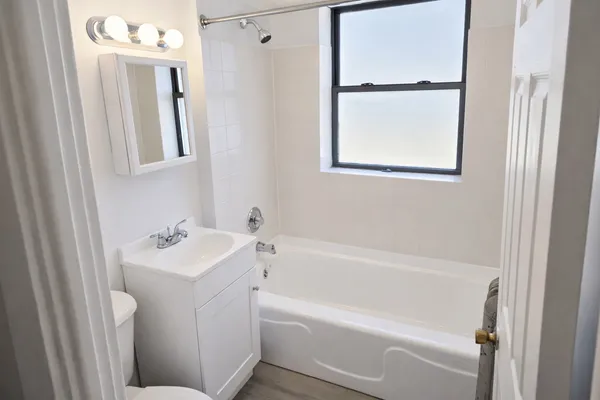 $1,200 | 6710 South Merrill Avenue, Unit 2W, Chicago, IL 60649