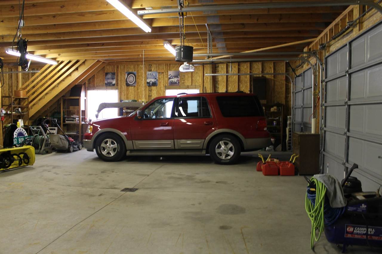 8024 South Lakeview Road Traverse City, MI 49684 - Photo 58 of 61 1812237-57.JPG
