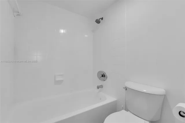 $2,550 | 6920 Harding Avenue, Unit 502, Miami Beach, FL 33141