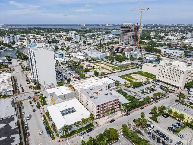 $2,550 | 6920 Harding Avenue, Unit 502, Miami Beach, FL 33141