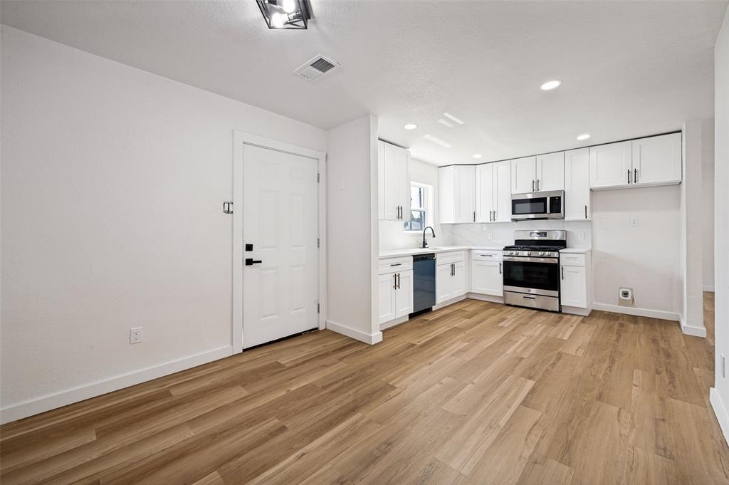 1712 Milner Road Irving, TX 75061 - Photo 8 of 23