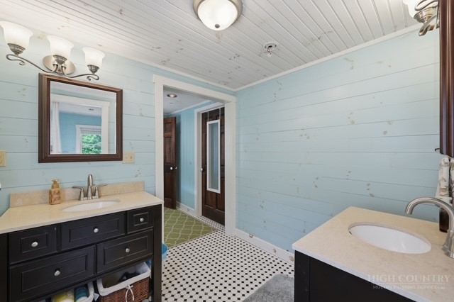 1294 Spencer Branch Road Lansing, NC 28643 - Photo 13 of 47