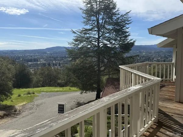 $1,575,000 | 936 Valley View Drive, Healdsburg, CA 95448