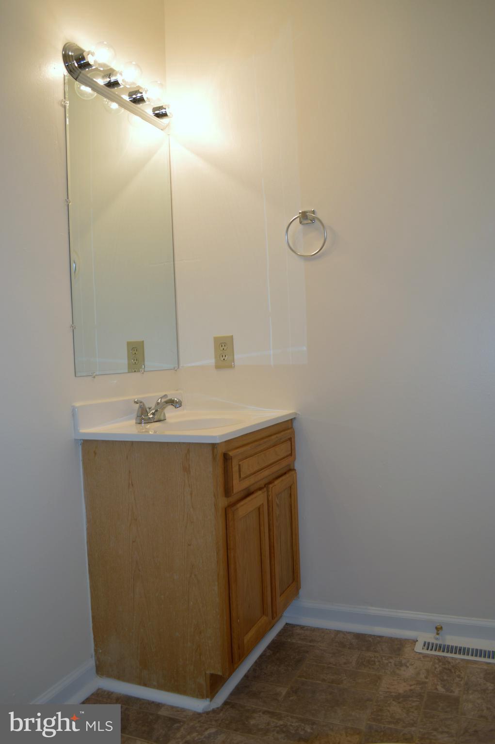 9643 Roys Lane Culpeper, VA 22701 - Photo 11 of 18 Bath