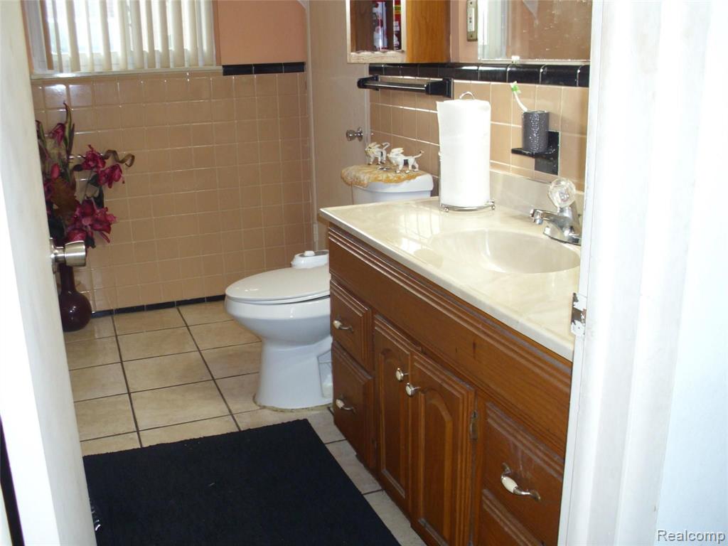 25832 Thomas Warren, MI 48091 - Photo 24 of 35
