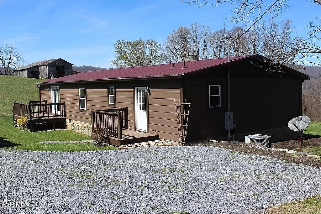 1154 Riddle Road Erwin, TN 37650 - Photo 3 of 19 Front of House 2