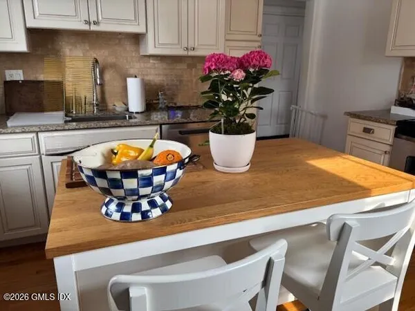 $3,500 | 36 Locust Street, Unit 2, Greenwich, CT 06830