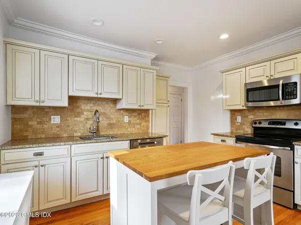 $3,500 | 36 Locust Street, Unit 2, Greenwich, CT 06830