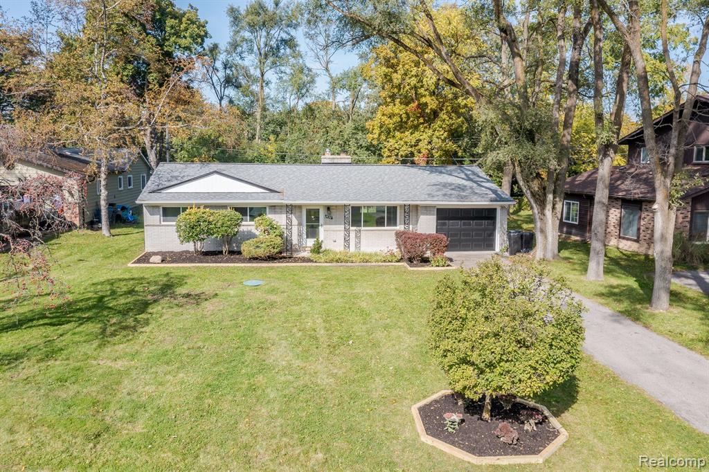1932 Devonshire Road Bloomfield Hills, MI 48302 - Photo 32 of 35
