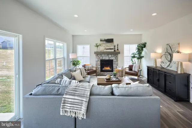 $527,800 | 114 Blue Mountain Boulevard, Carlisle, PA 17013