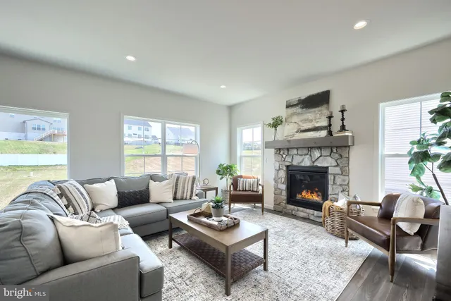 $527,800 | 114 Blue Mountain Boulevard, Carlisle, PA 17013