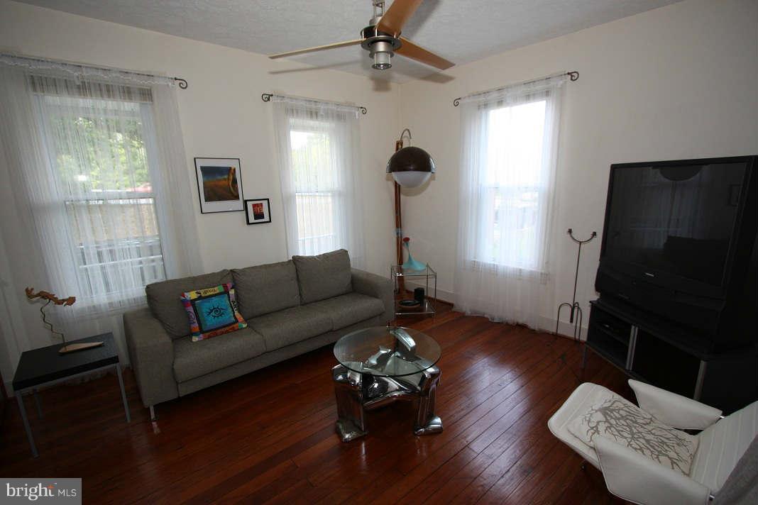 4801 Rittenhouse Street Riverdale, MD 20737 - Photo 7 of 17 Living Room
