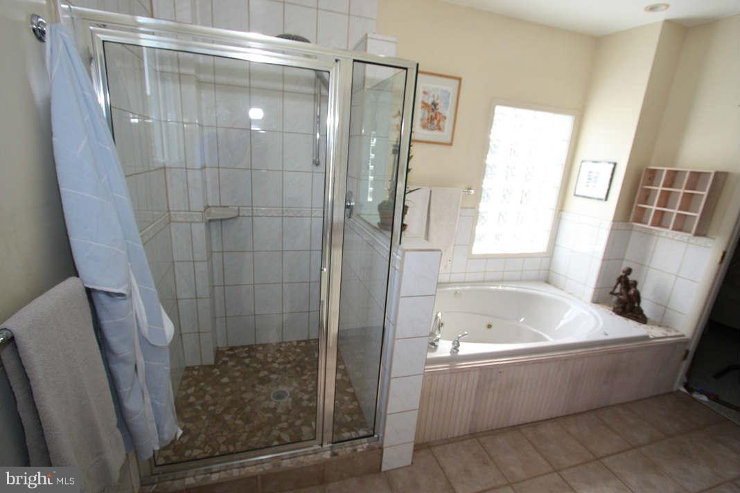4801 Rittenhouse Street Riverdale, MD 20737 - Photo 10 of 17 Bath (Master)