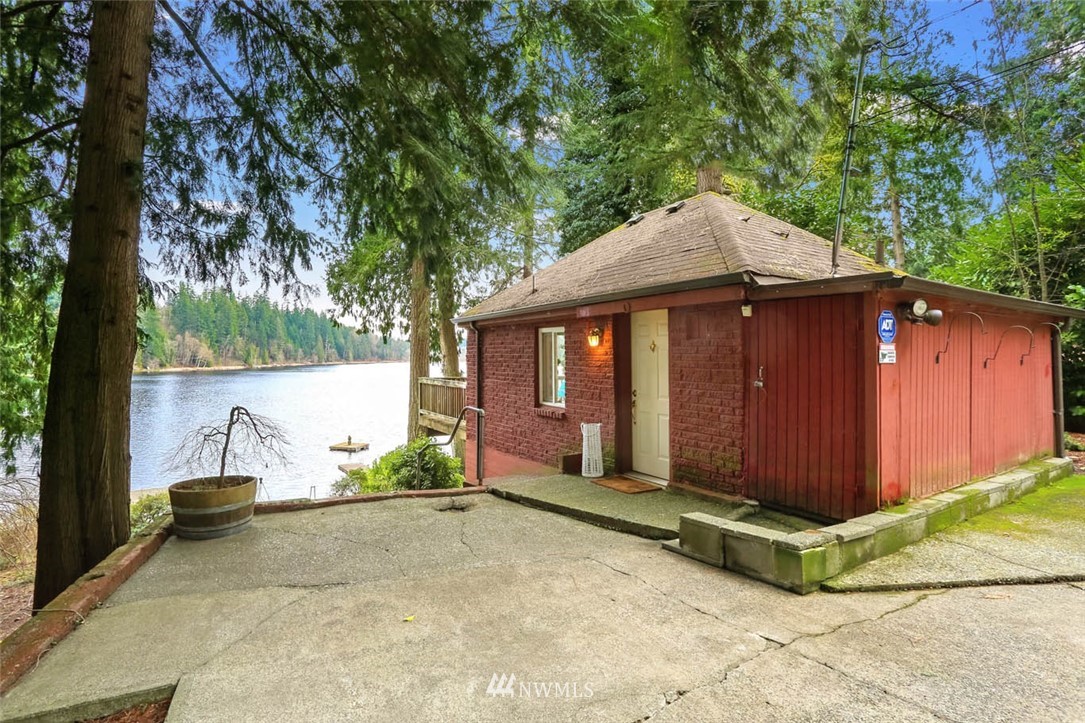 18110 West Spring Lake Drive Southeast Renton, WA 98058 - Photo 2 of 38 Gallery Image 2