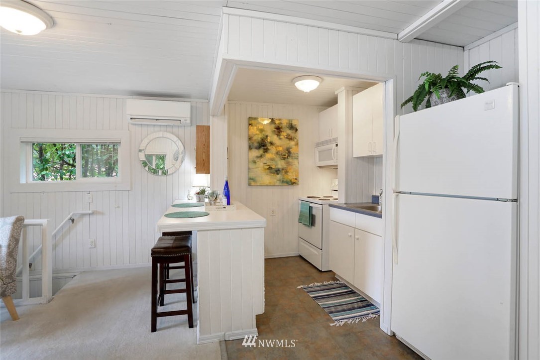 18110 West Spring Lake Drive Southeast Renton, WA 98058 - Photo 6 of 38 Gallery Image 6