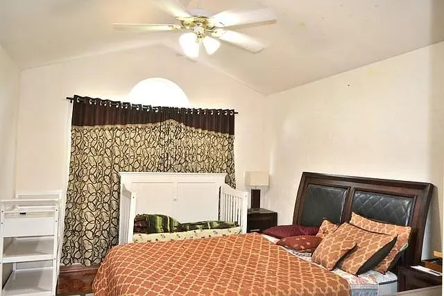 $2,400 | 1246 Shawford Way, Elgin, IL 60120