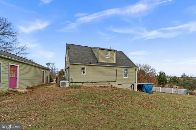 a front view of house with yard