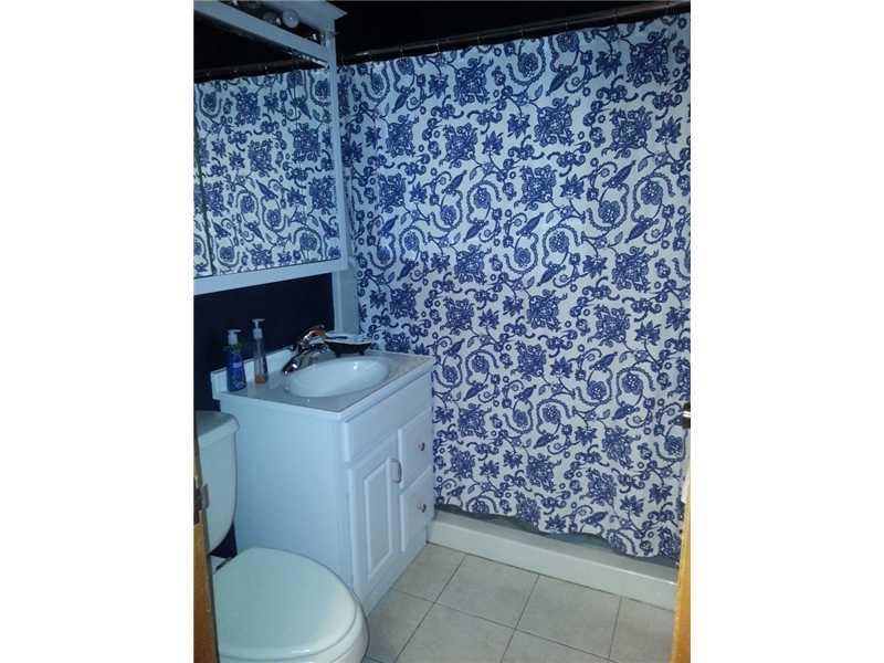 924 Cliff Mine Road Coraopolis, PA 15108 - Photo 14 of 14 Full Bath.