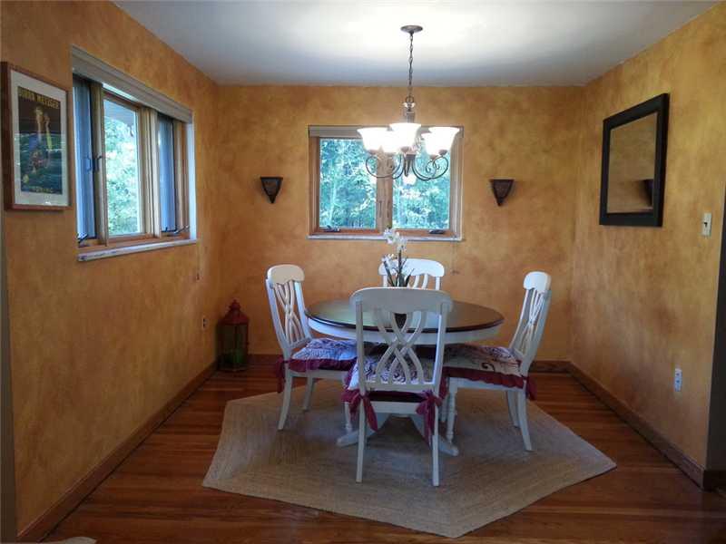 924 Cliff Mine Road Coraopolis, PA 15108 - Photo 4 of 14 Dining Room.