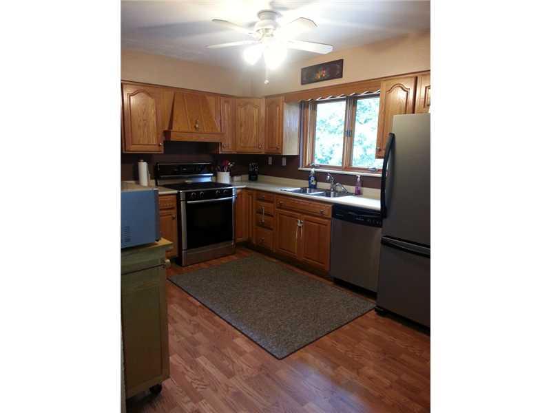 924 Cliff Mine Road Coraopolis, PA 15108 - Photo 5 of 14 Kitchen.