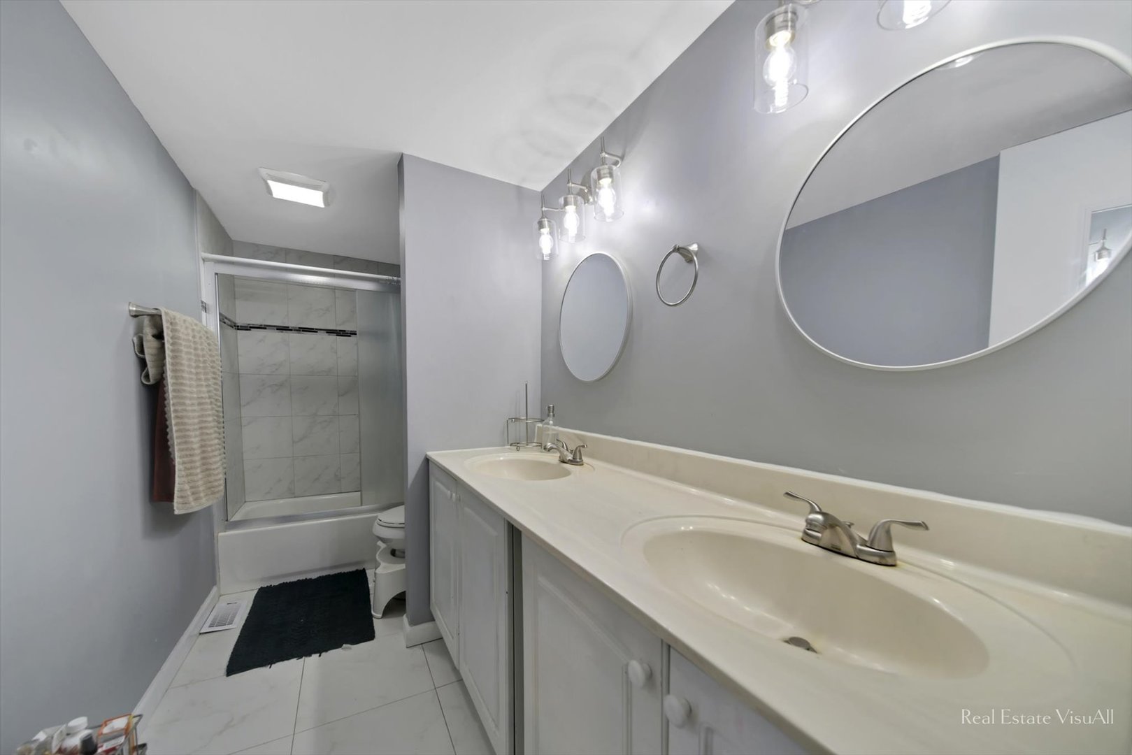 1005 Spring Mill Drive Hoffman Estates, IL 60169 - Photo 26 of 44 a bathroom with a double vanity sink and mirror