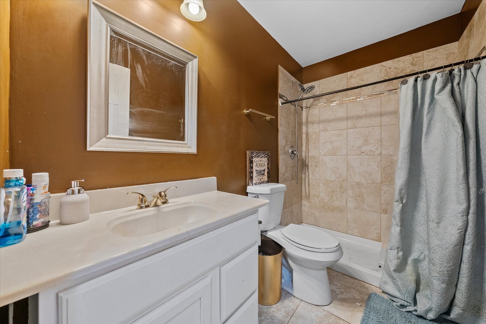 1005 Spring Mill Drive Hoffman Estates, IL 60169 - Photo 29 of 44 a bathroom with a sink toilet and shower