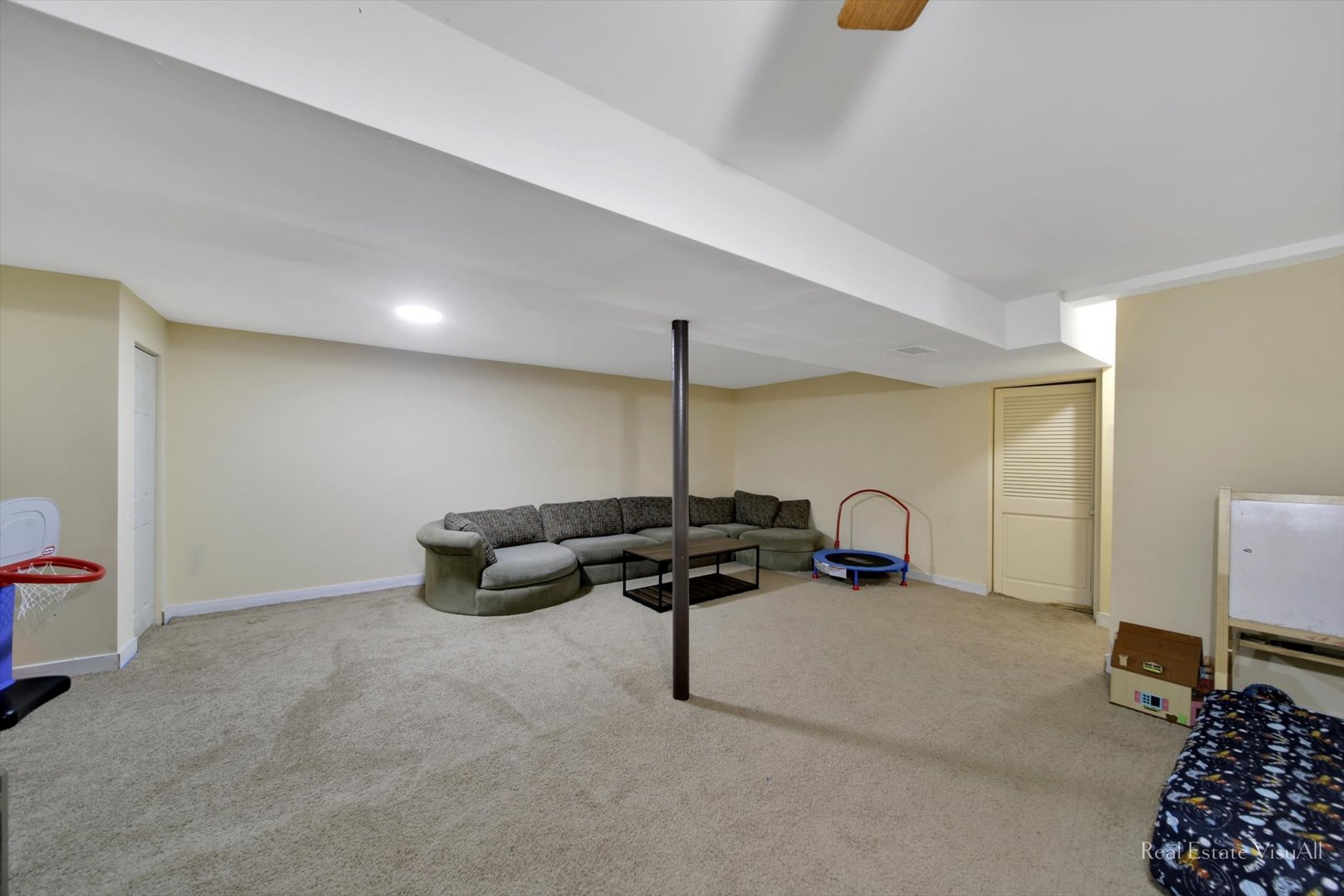 1005 Spring Mill Drive Hoffman Estates, IL 60169 - Photo 30 of 44 a room with gym equipment and a table