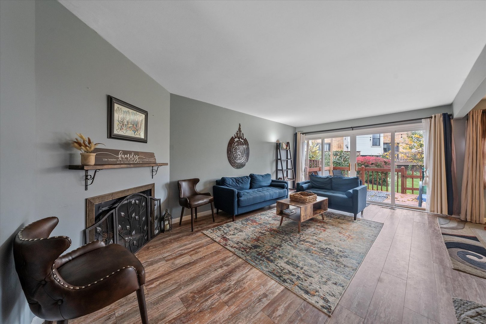 1005 Spring Mill Drive Hoffman Estates, IL 60169 - Photo 3 of 44 a living room with furniture and a wooden floor
