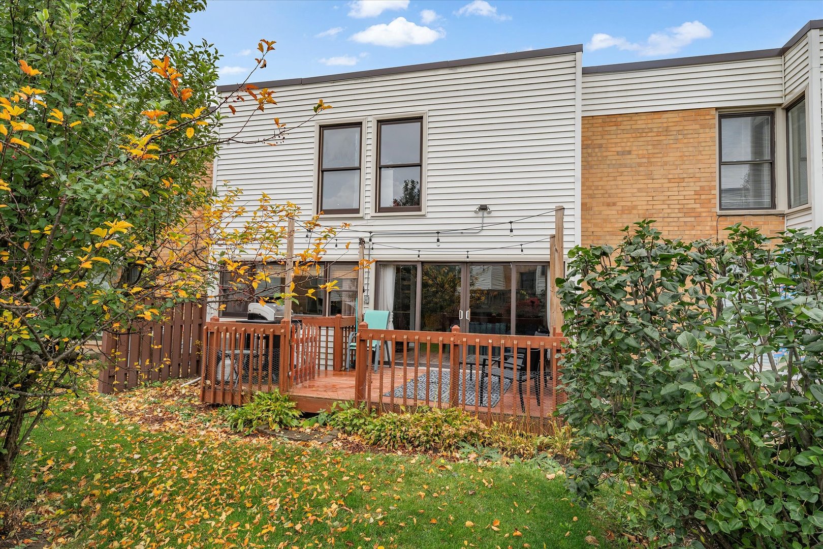 1005 Spring Mill Drive Hoffman Estates, IL 60169 - Photo 37 of 44 front view of a house with a porch