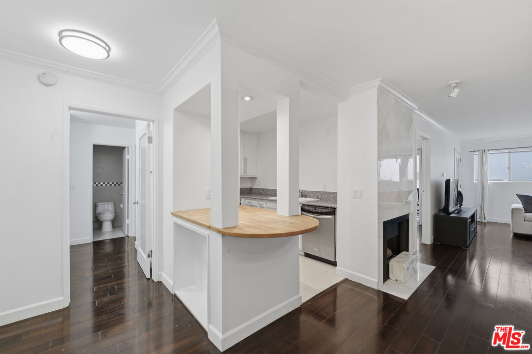 10732 Woodbine Street, Unit 3 Los Angeles, CA 90034 - Photo 14 of 37