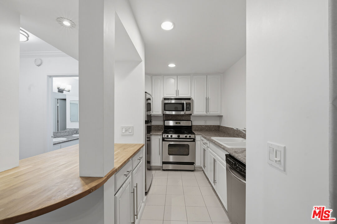 10732 Woodbine Street, Unit 3 Los Angeles, CA 90034 - Photo 15 of 37