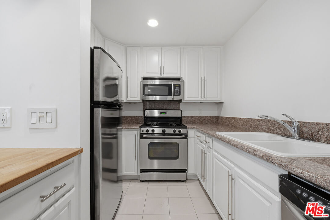 10732 Woodbine Street, Unit 3 Los Angeles, CA 90034 - Photo 16 of 37