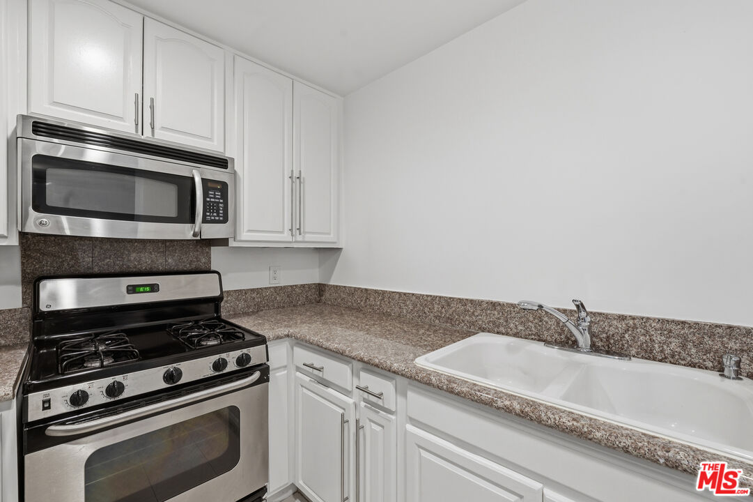 10732 Woodbine Street, Unit 3 Los Angeles, CA 90034 - Photo 17 of 37